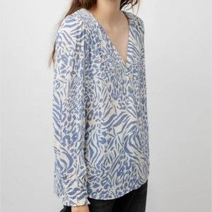 Rails Brinley top in blue mix animal print Sz XS Long Sleeve V-neck